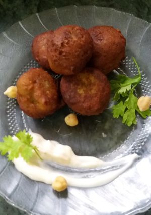 A picture of Crispy fried falafel.