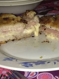 Una foto de Cordón Blue o bistec Urugüayo