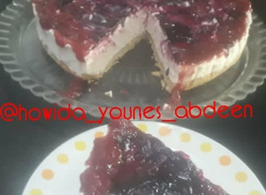 صورة لوصفة تشيز كيك بصوص البلوبيري ومربى الفراولة ❤😋