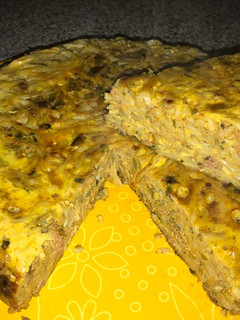 Una foto de Tortilla de tallarines y sobras