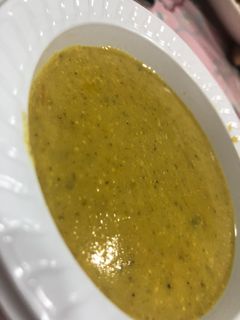 صورة لوصفة شوربة البروكلي و الكوسا 💚🥒🥦