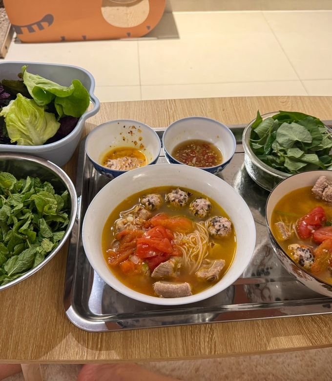 Hình của món Bún sườn mọc sườn chua EatWell.