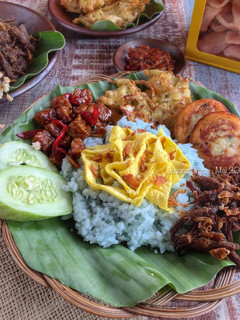 Foto resep Nasi Uduk Biru (RiceCooker)