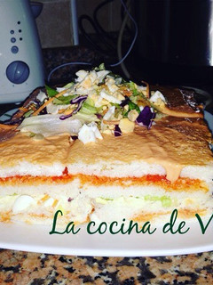 Una foto de Pastel vegetal con pan de molde