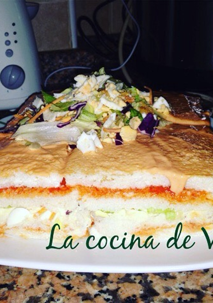 Una foto de Pastel vegetal con pan de molde