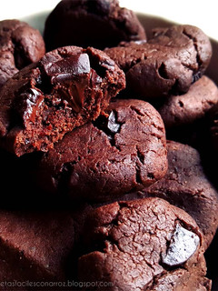 Una foto de Galletas dulces doble chocolate con harina de arroz (SIN GLUTEN, SIN HUEVO, SIN LACTOSA, SIN HORNO)