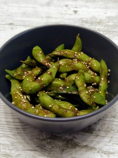 Una foto de Edamame aliñado