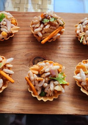 A picture of Bombay mix bhel bites.