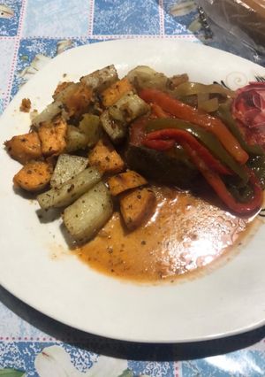 Una foto de Carne con papas y boniatos