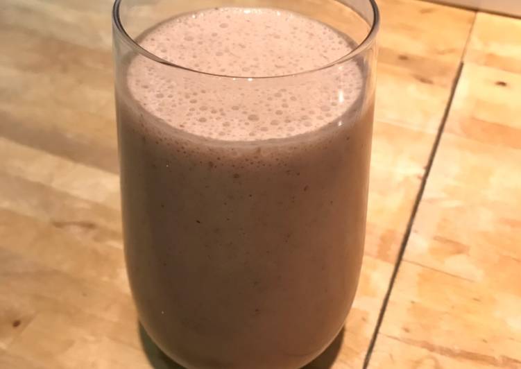 How to Make Any-night-of-the-week Banana &amp; Cocoa Smoothie