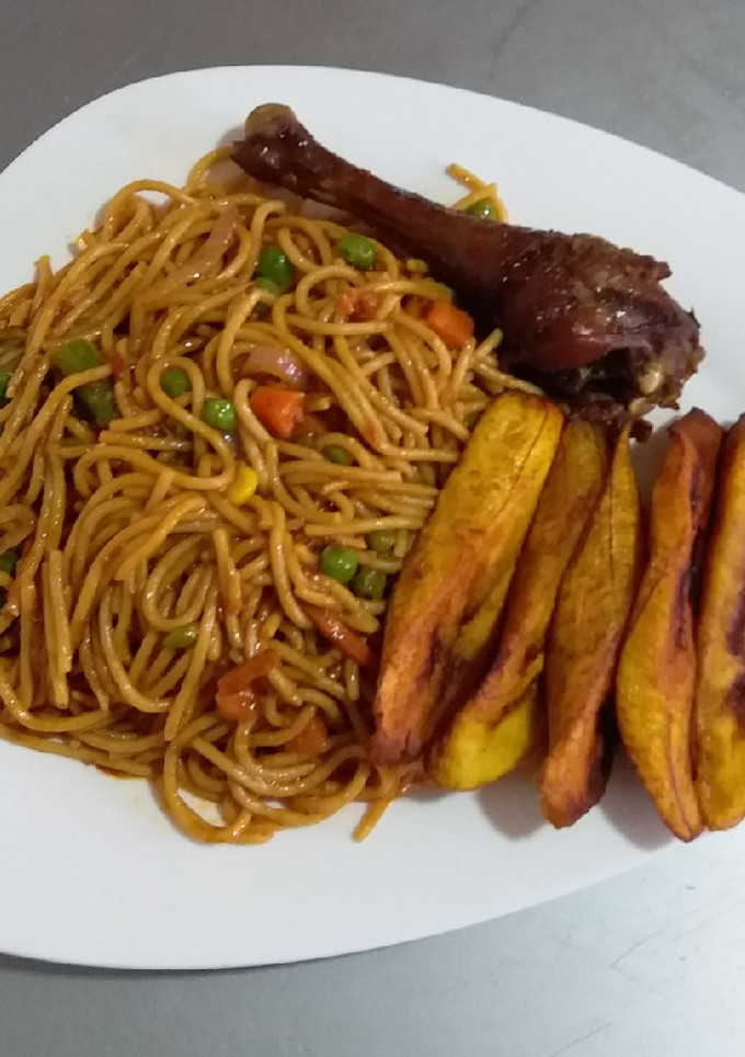 A picture of Spaghetti Jollof.