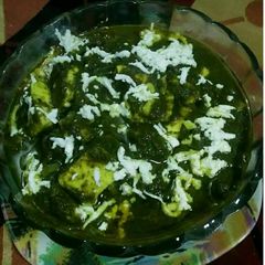 A picture of Palak paneer.