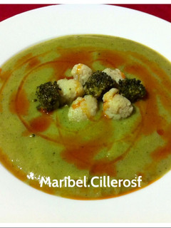 Una foto de Crema de brócoli y coliflor