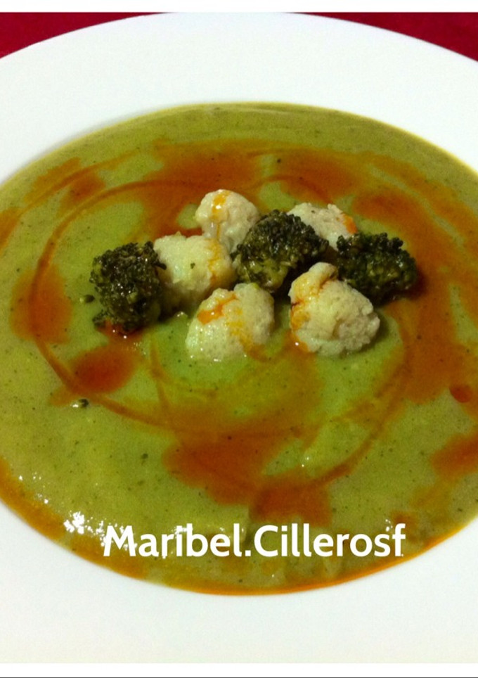 Una foto de Crema de brócoli y coliflor
