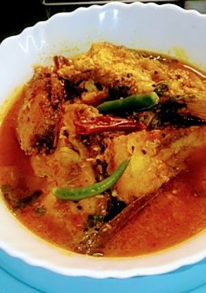 A picture of Kalonji Katla Fish Curry.