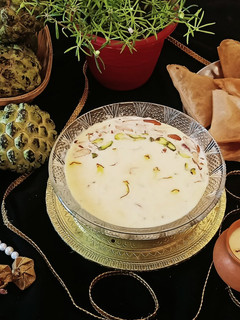 સીતાફળ બાસુંદી (Custard Apple Basundi Recipe In Gujarati) રેસીપી મુખ્ય ફોટો