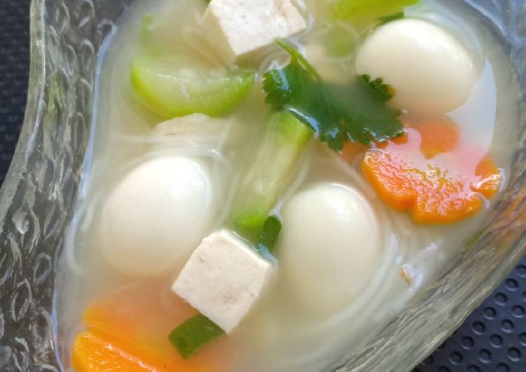 Langkah Mudah untuk Menyiapkan Sup oyong kuah miso yang Enak
