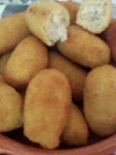 Una foto de Croquetas de pollo asado🍗🐓