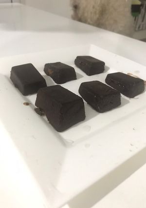 Una foto de Bombones veganos con chocolate casero
