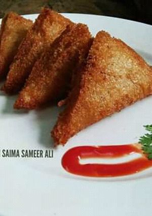 A picture of Instant bread samosa.