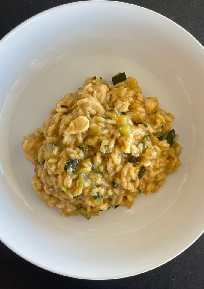Una foto de Risotto de pollo y verdura