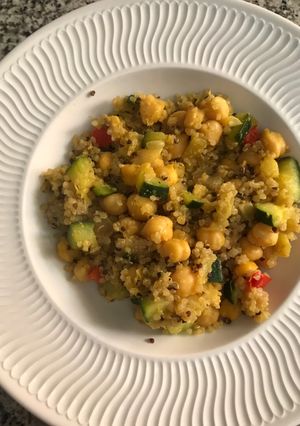 Foto principal de Garbanzos con quinoa y verduras