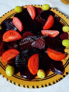 Une photo de Salade betteraves et tomates 🥗