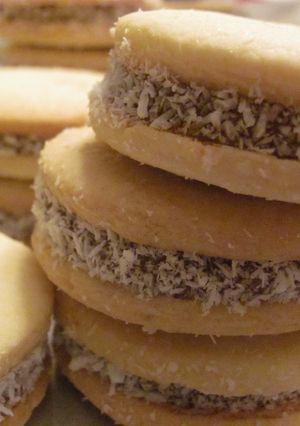 Una foto de Alfajores