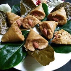 A picture of Mango-jackfruit steamed cake.