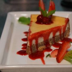 A picture of sour cream cheesecake .