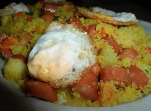 Foto principal de Cous cous al ras hanout con verduras y frankfurt