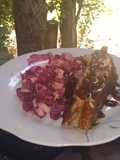 Costillar de cerdo ahumado, BBQ criolla y remolacha con ajo
