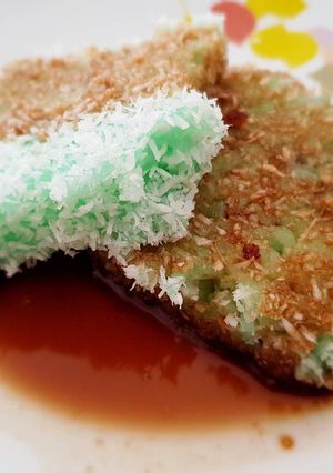 A picture of Kuih Lopes | Coconut Glutinous Rice.