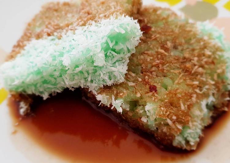 How to Prepare Super Quick Homemade Kuih Lopes | Coconut Glutinous Rice