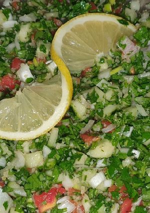 Une photo de Salade de Boulgour HEALTHY 🥗(🥒🍅🧅🍋)