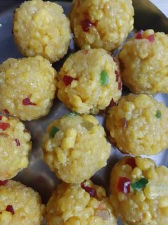 બુંદી ના લાડુ (Boondi Ladoo Recipe In Gujarati) રેસીપી મુખ્ય ફોટો