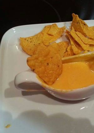 Foto principal de Nachos con salsa cheddar