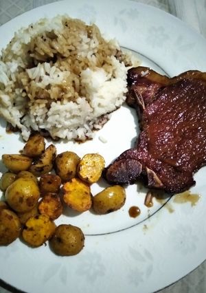 Una foto de Chuletas ahumadas en salsa agridulce de limón