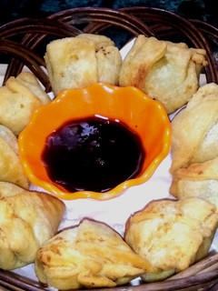 आलू के समोसे (Aloo ke samose recipe in hindi) रेसिपी मुख्य फोटो
