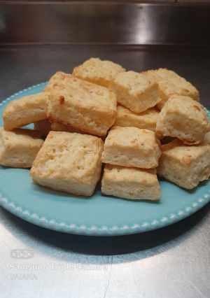 Una foto de Bizcochitos de parmesano y crema