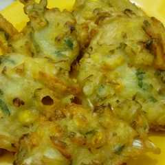 รูปของ Bakwan sayur Ala evigani. #BikinRamadhanBerkesan