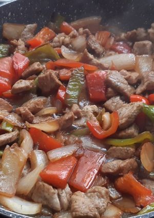 Foto principal de Bocaditos de cerdo al ajillo con verduras a la soja