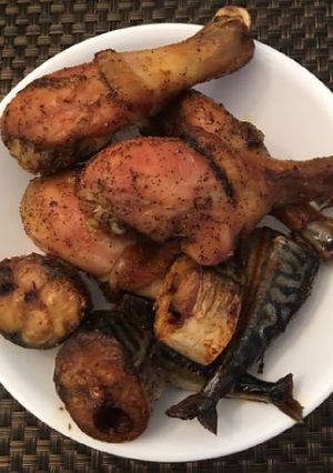 A picture of Fried chicken and fish.