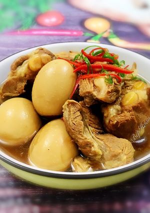 Hình của món Sườn Non Kho Trứng.
