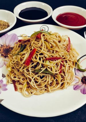 हक्का नूडल्स (hakka noodles recipe in Hindi) रेसिपी मुख्य फोटो
