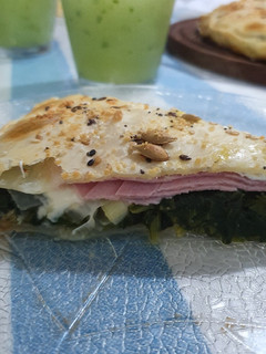 Una foto de Tarta de acelga con jamón 🥬🍖 🍽