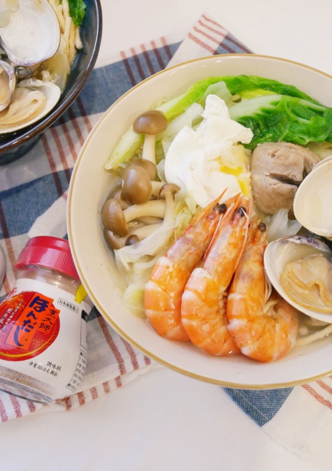 簡單做「鍋燒海鮮意麵」鰹魚湯頭好鮮甜！！ 的食譜成品照片