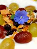 Granola sữa chua nho