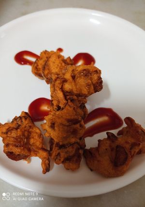 A picture of Pyaaz pakode.