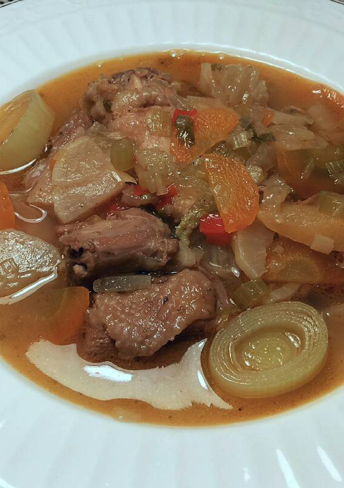 Una foto de Sopa de pollo silvestre con verduras